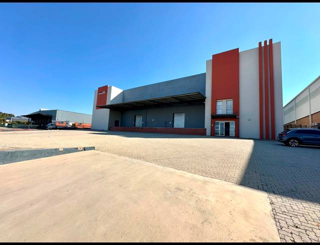 3,234M² WAREHOUSE FOR SALE IN COSMO BUSINESS PARK